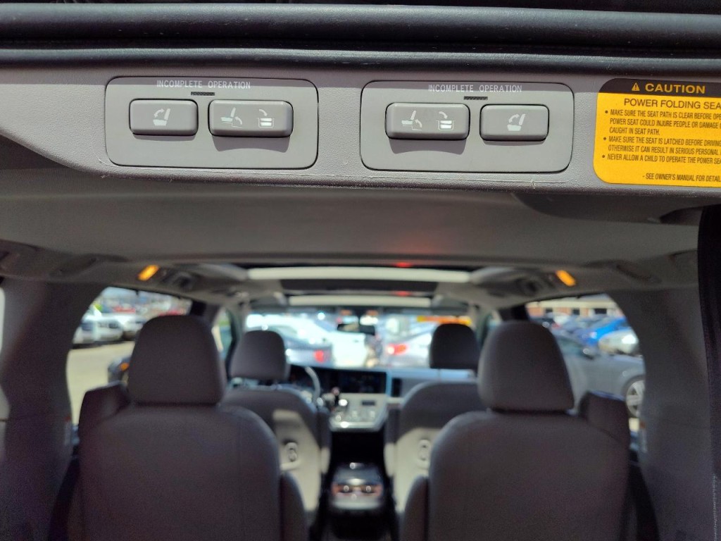 2017 Toyota Sienna Image 49