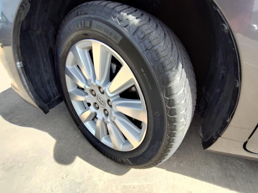 2017 Toyota Sienna Image 51