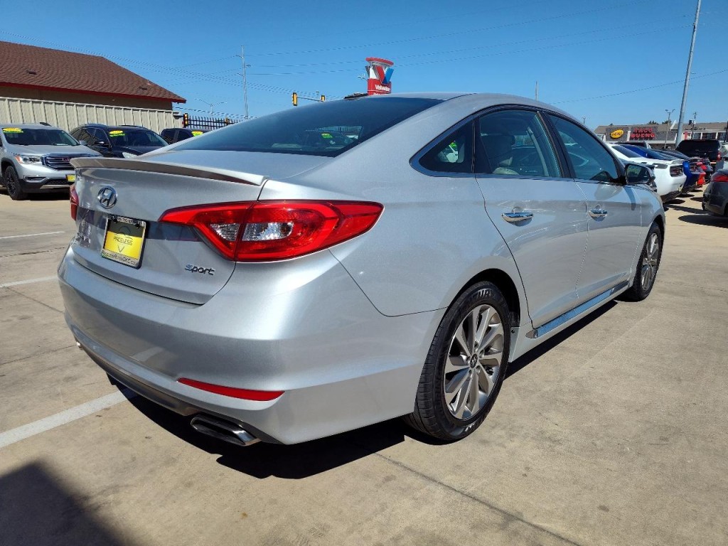 2015 Hyundai Sonata Image 4