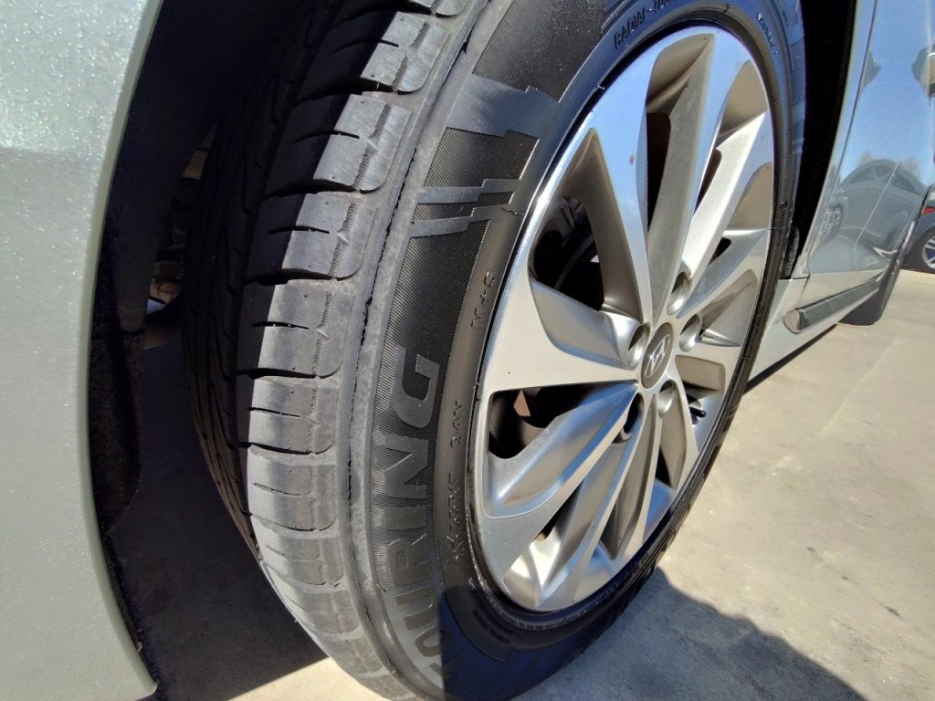 2015 Hyundai Sonata Image 9
