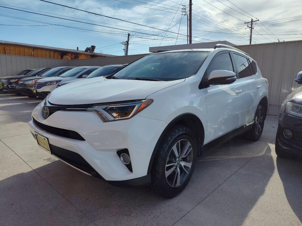 2017 Toyota Rav4 Image 2