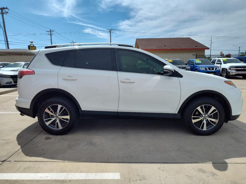 2017 Toyota Rav4 Image 3