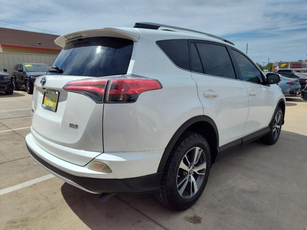 2017 Toyota Rav4 Image 4