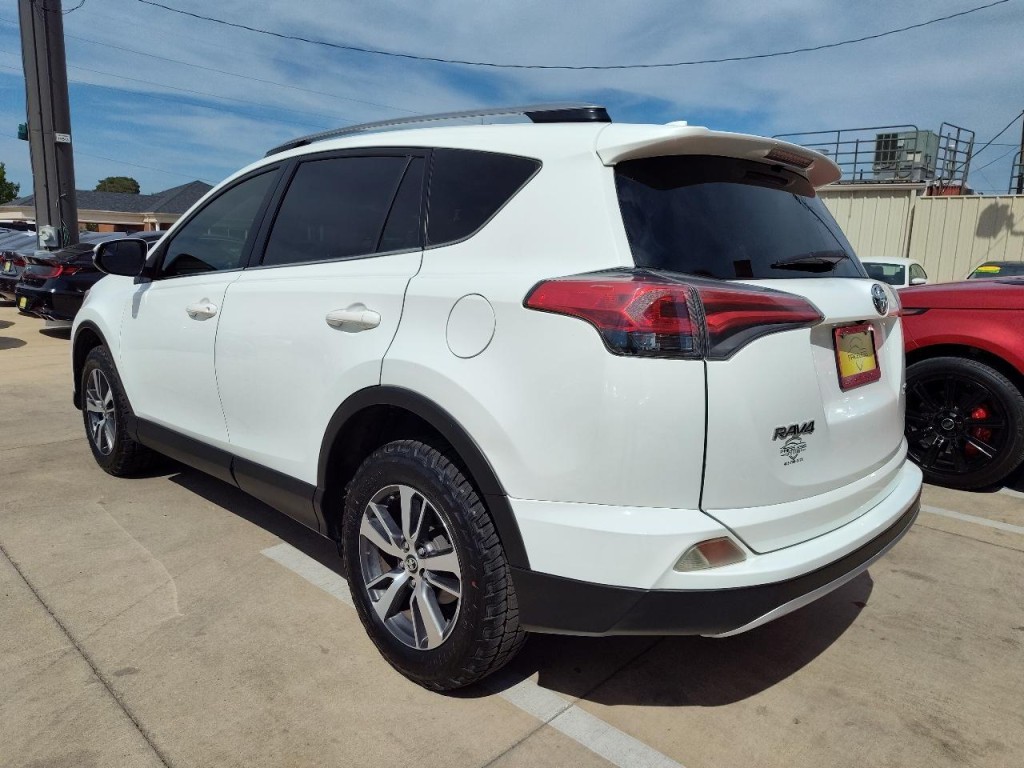 2017 Toyota Rav4 Image 6