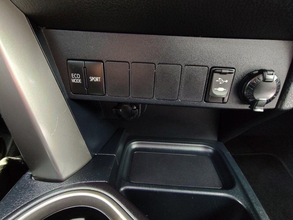 2017 Toyota Rav4 Image 18