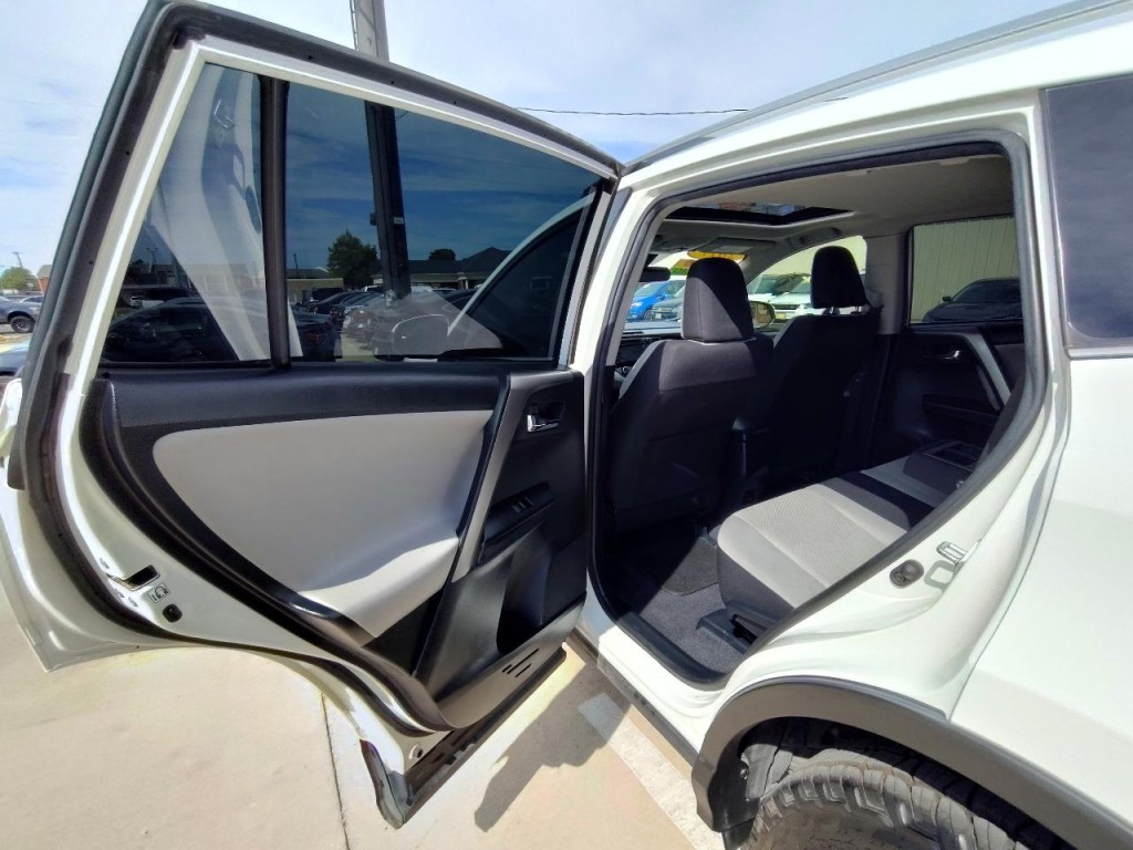 2017 Toyota Rav4 Image 22