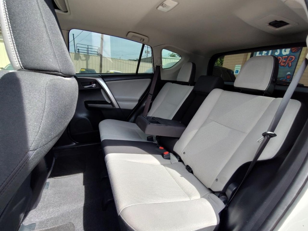 2017 Toyota Rav4 Image 24