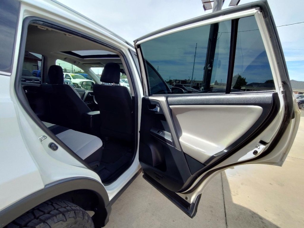 2017 Toyota Rav4 Image 30