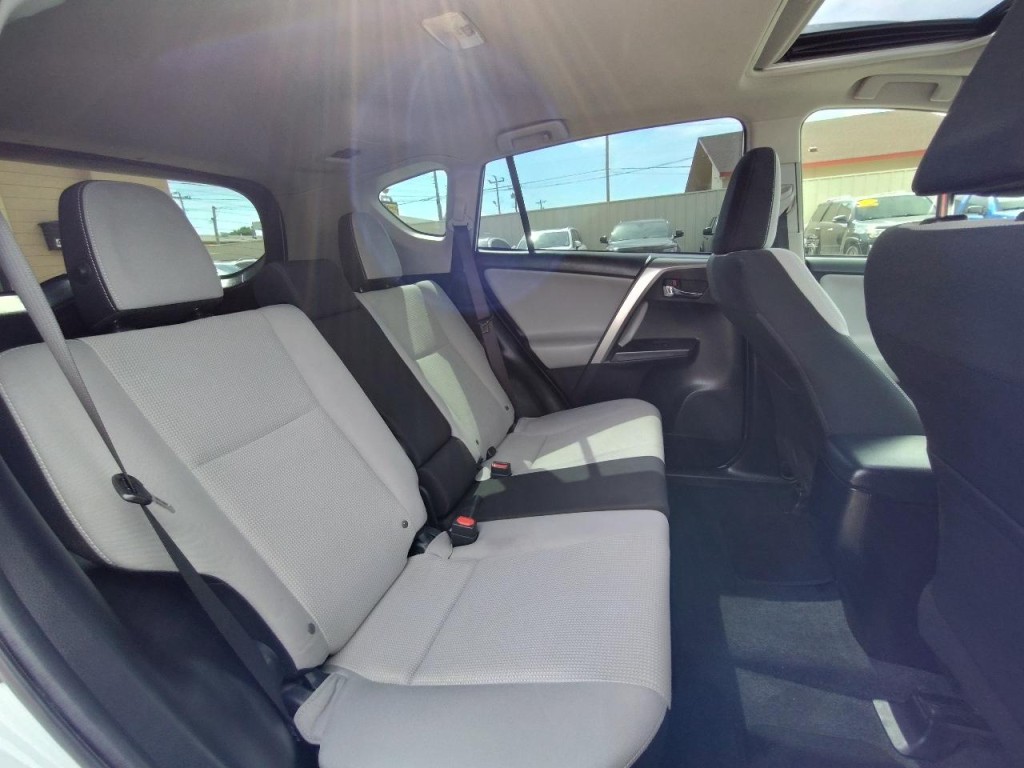 2017 Toyota Rav4 Image 32