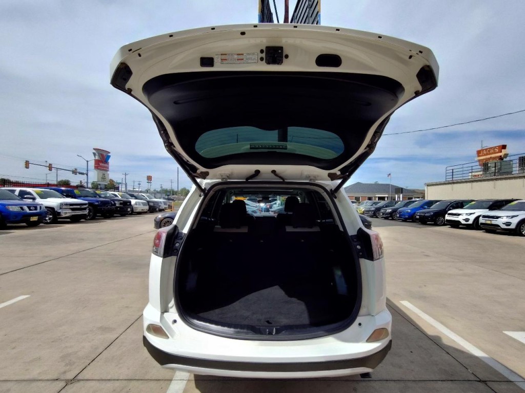2017 Toyota Rav4 Image 38