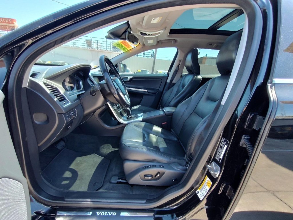 2016 Volvo XC60 Image 14