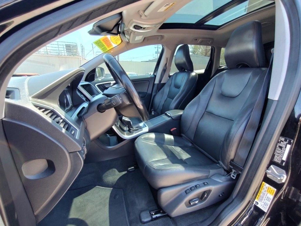 2016 Volvo XC60 Image 16