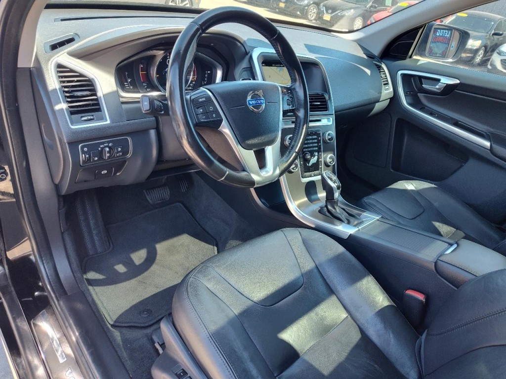 2016 Volvo XC60 Image 17
