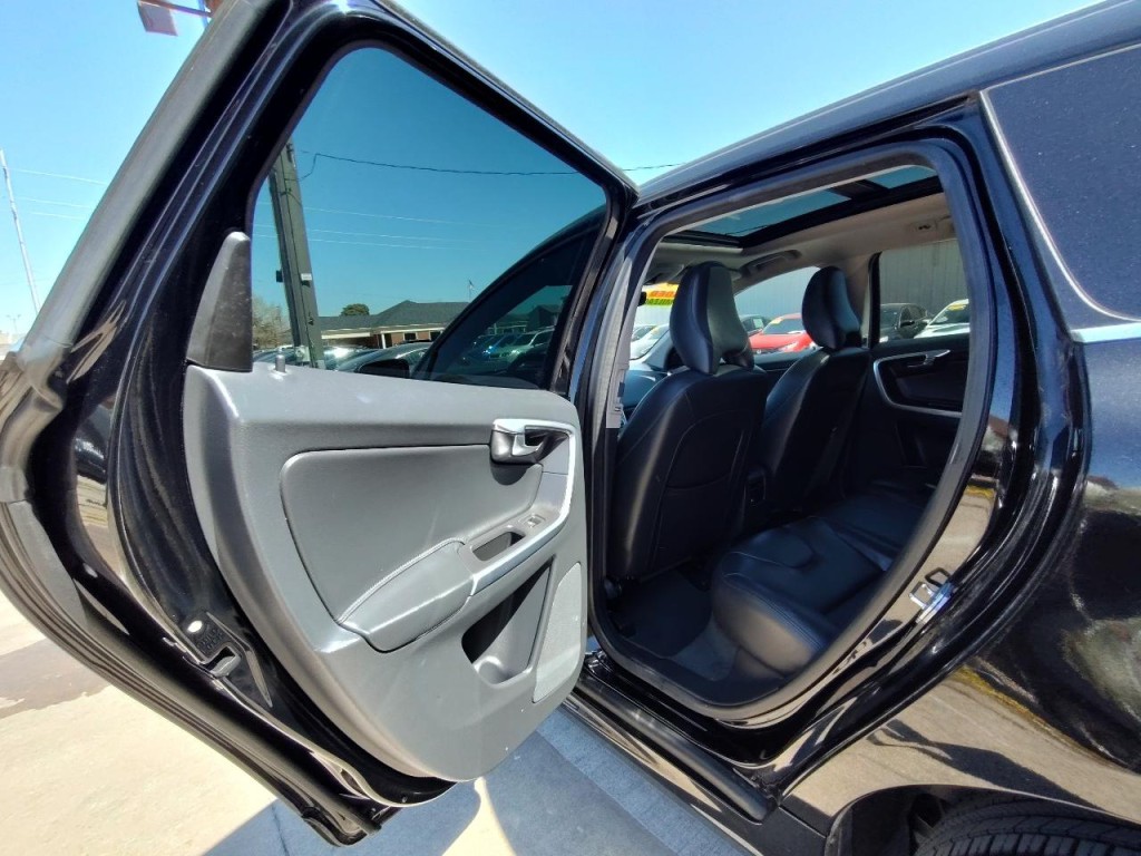 2016 Volvo XC60 Image 30