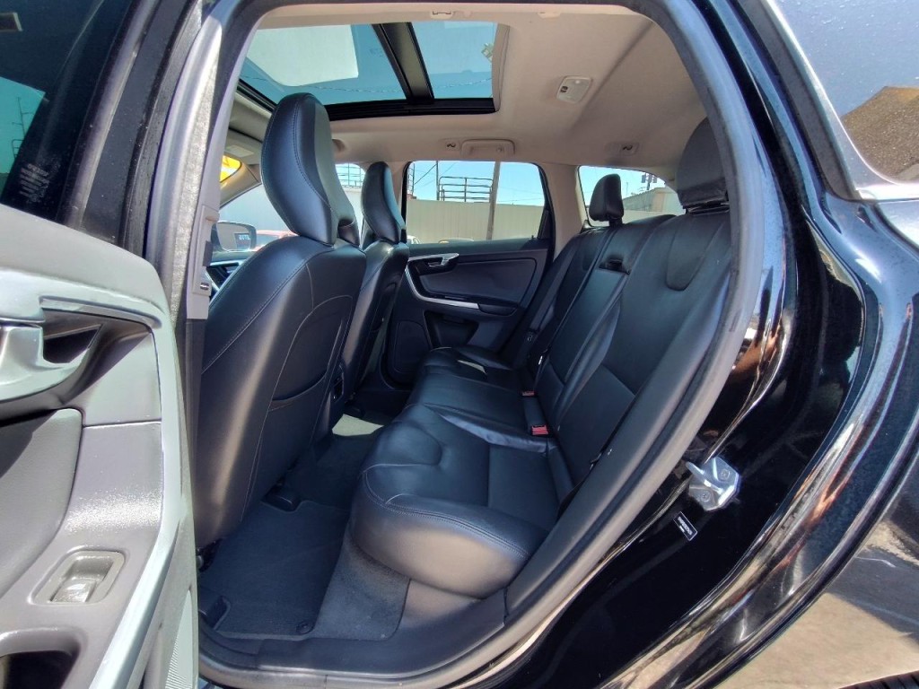 2016 Volvo XC60 Image 31