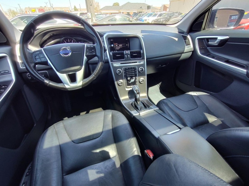 2016 Volvo XC60 Image 36