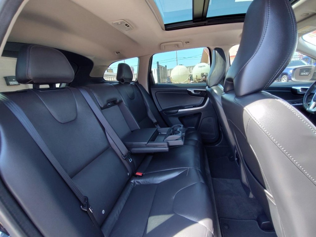 2016 Volvo XC60 Image 40