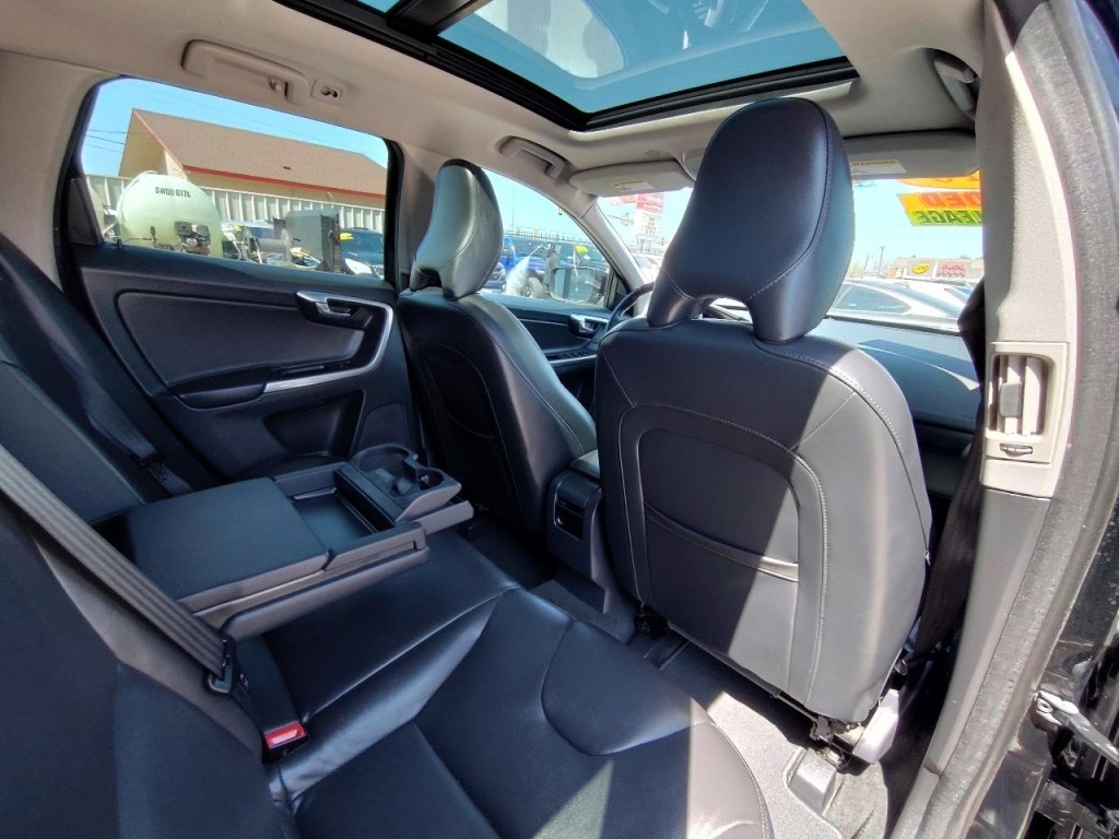 2016 Volvo XC60 Image 41