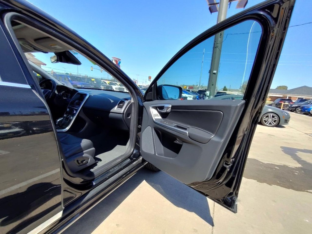 2016 Volvo XC60 Image 42