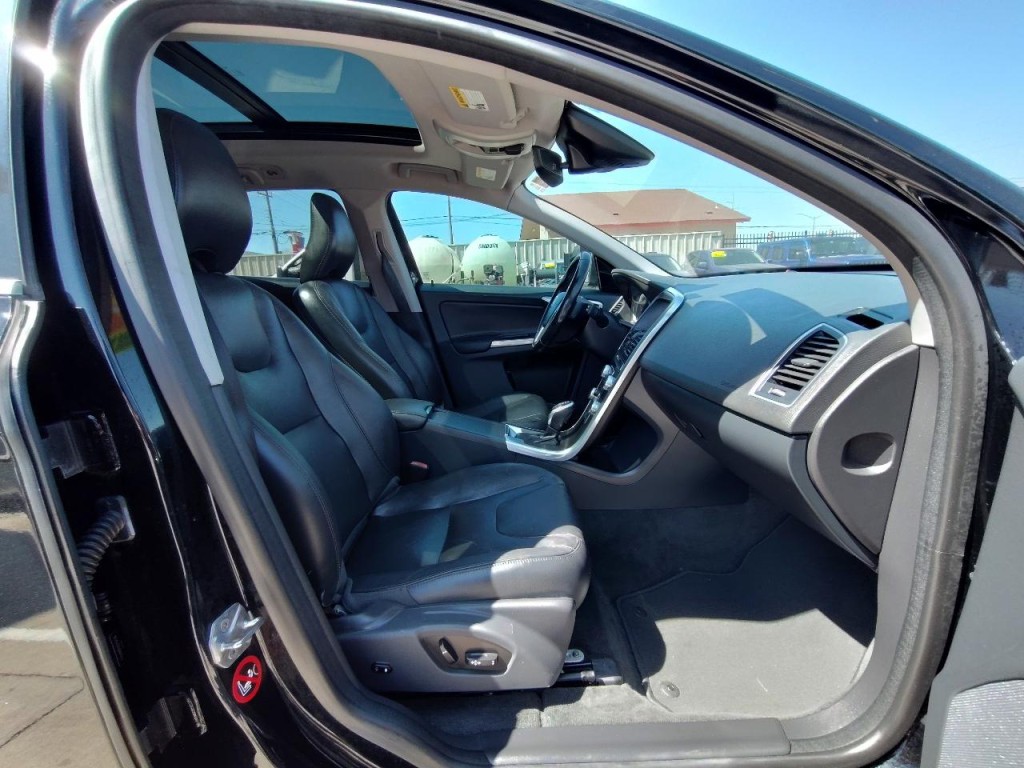 2016 Volvo XC60 Image 43