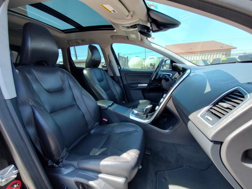2016 Volvo XC60 Image 44