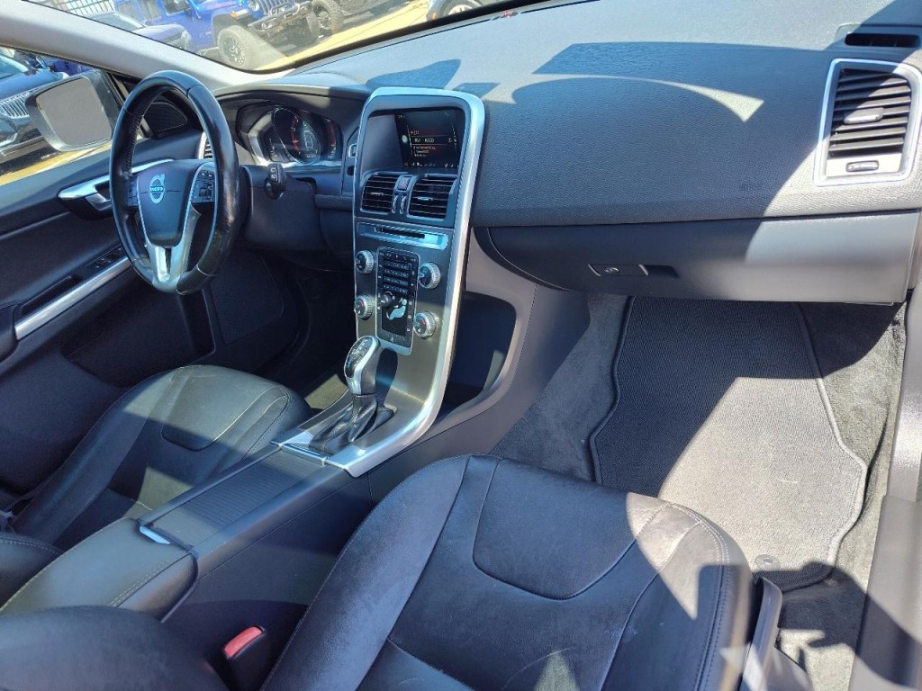 2016 Volvo XC60 Image 45