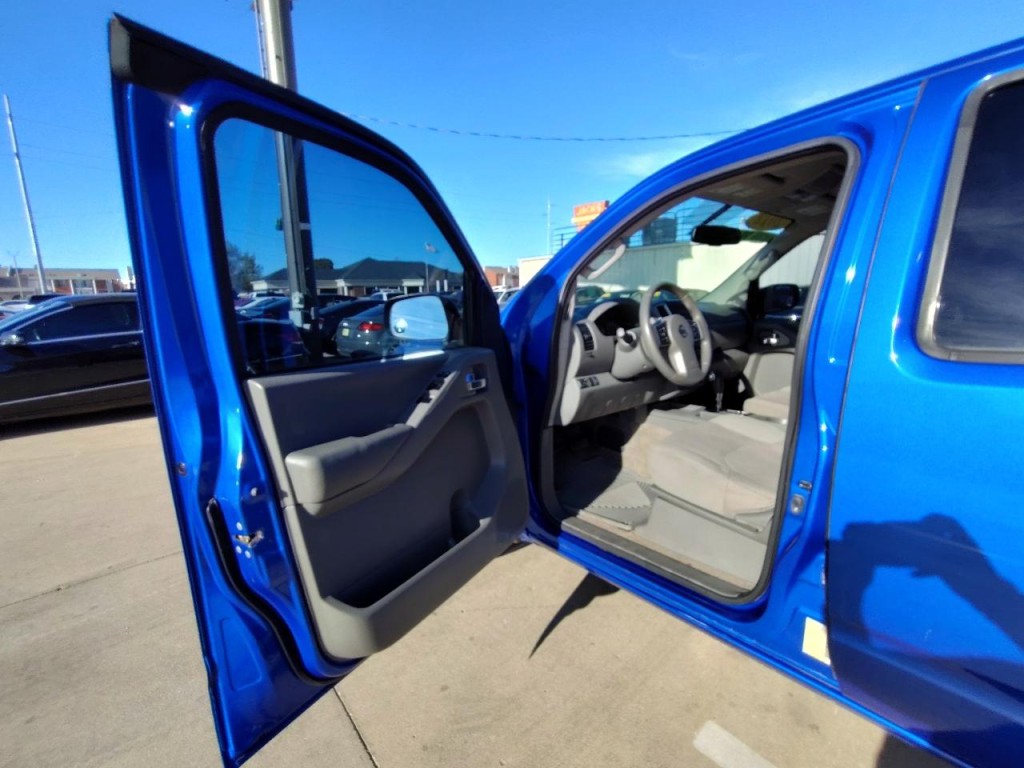 2012 Nissan Frontier Image 13