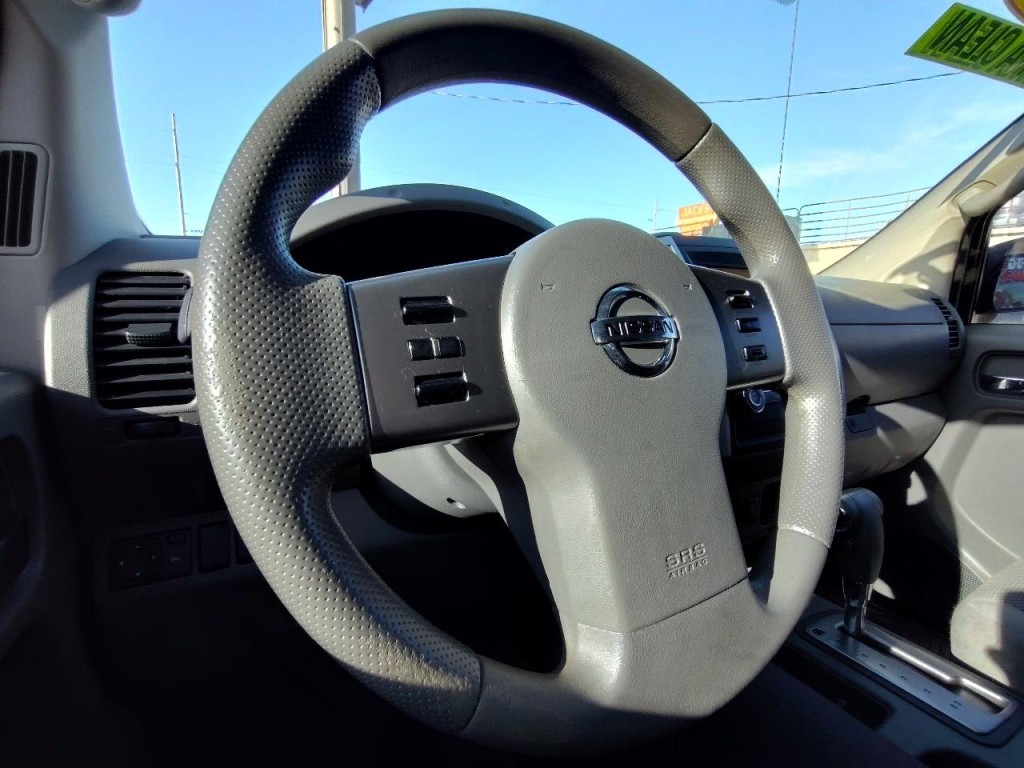 2012 Nissan Frontier Image 17