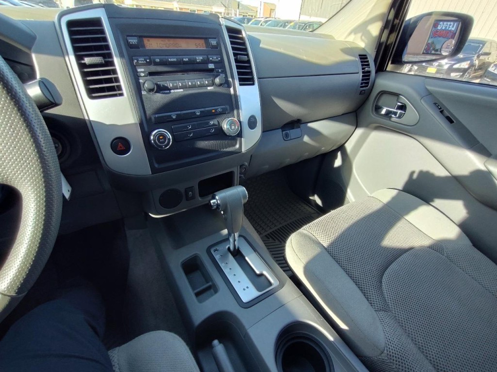 2012 Nissan Frontier Image 20
