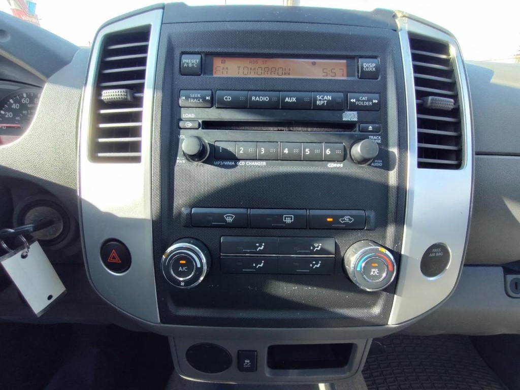 2012 Nissan Frontier Image 21