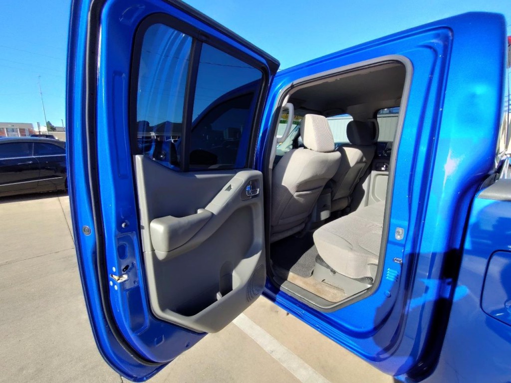 2012 Nissan Frontier Image 23