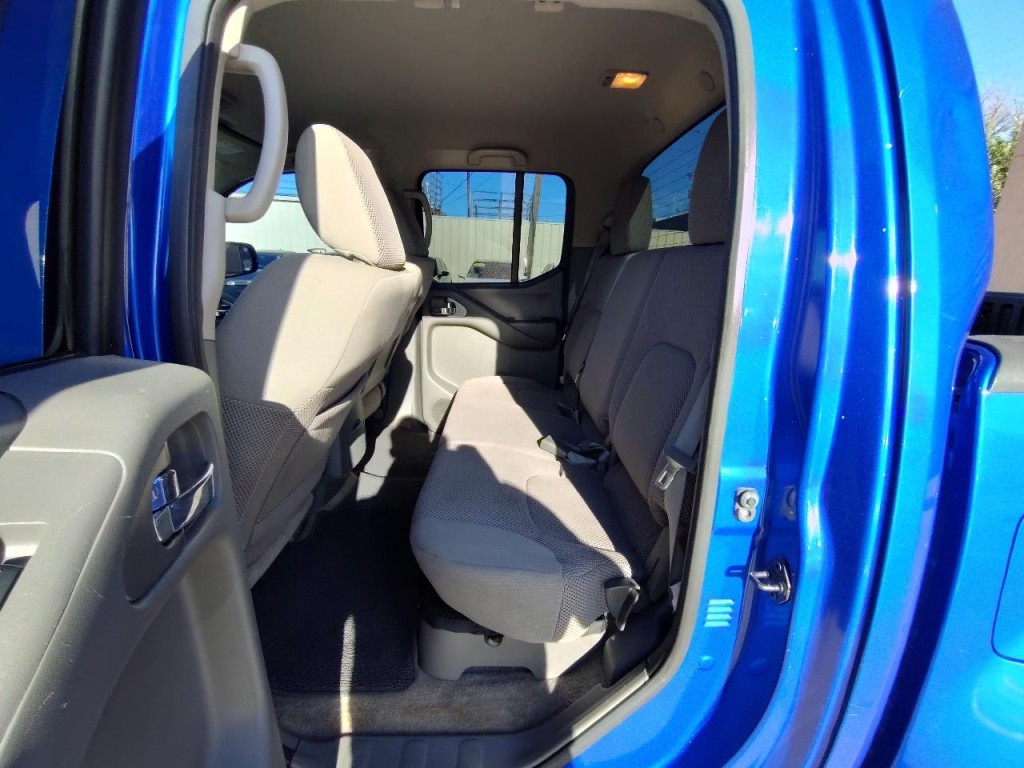 2012 Nissan Frontier Image 24