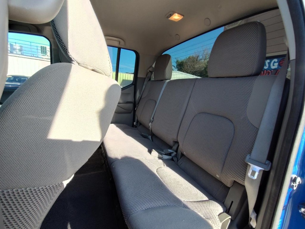 2012 Nissan Frontier Image 25
