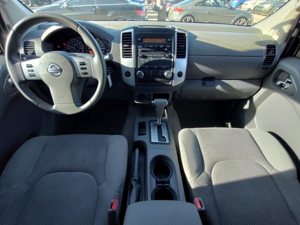 2012 Nissan Frontier Image 27