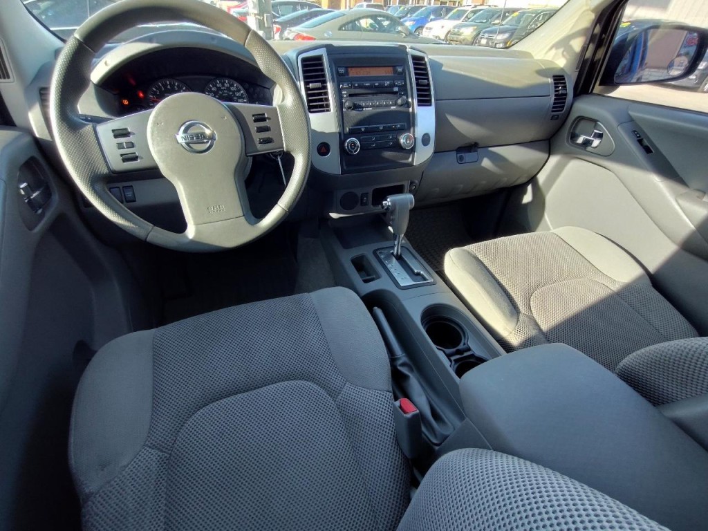 2012 Nissan Frontier Image 28