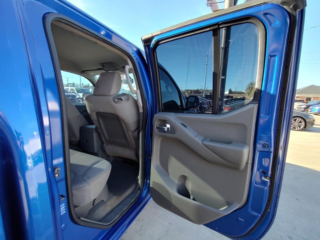 2012 Nissan Frontier Image 30