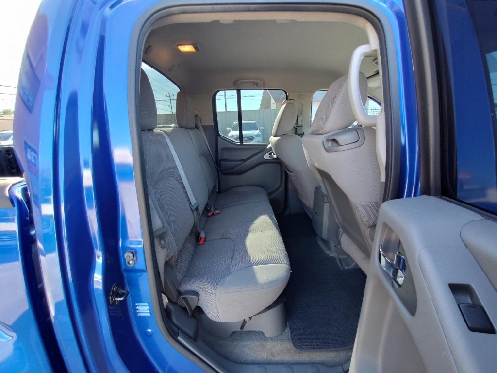 2012 Nissan Frontier Image 31