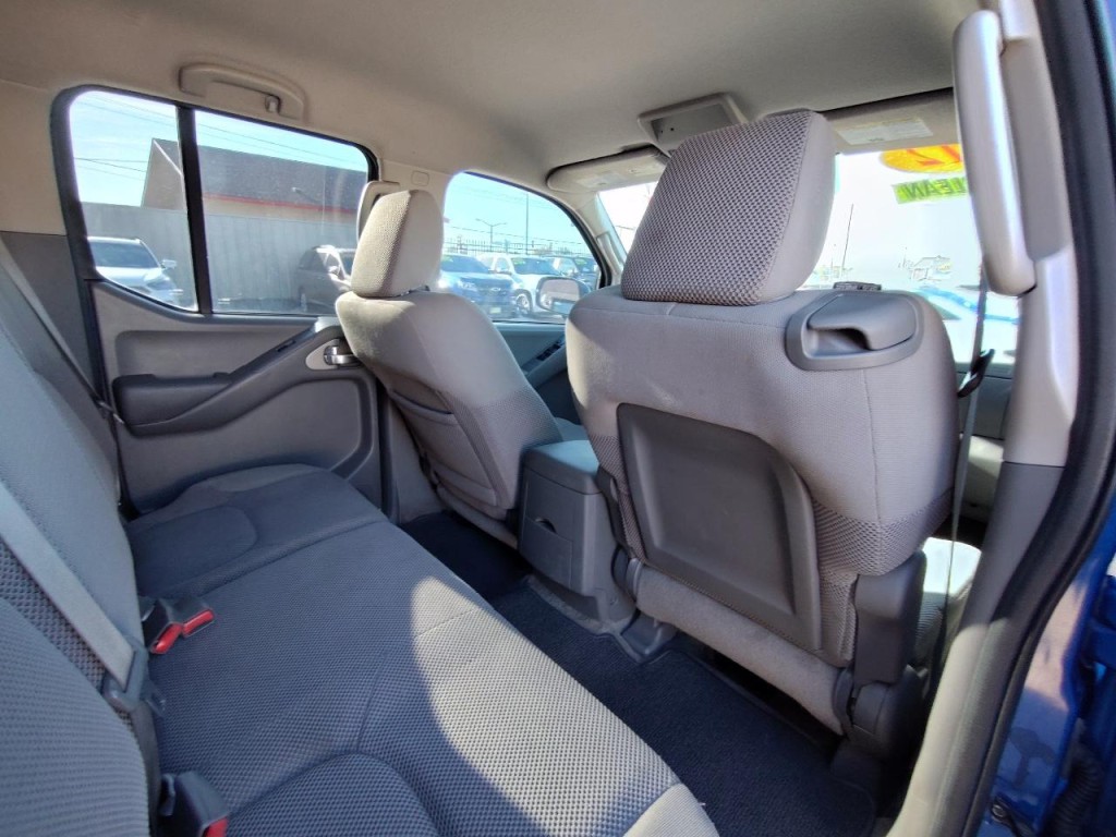 2012 Nissan Frontier Image 33