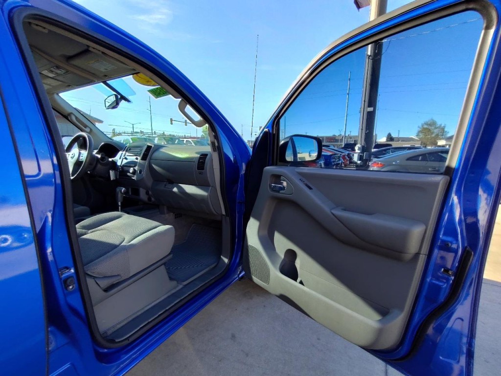 2012 Nissan Frontier Image 34