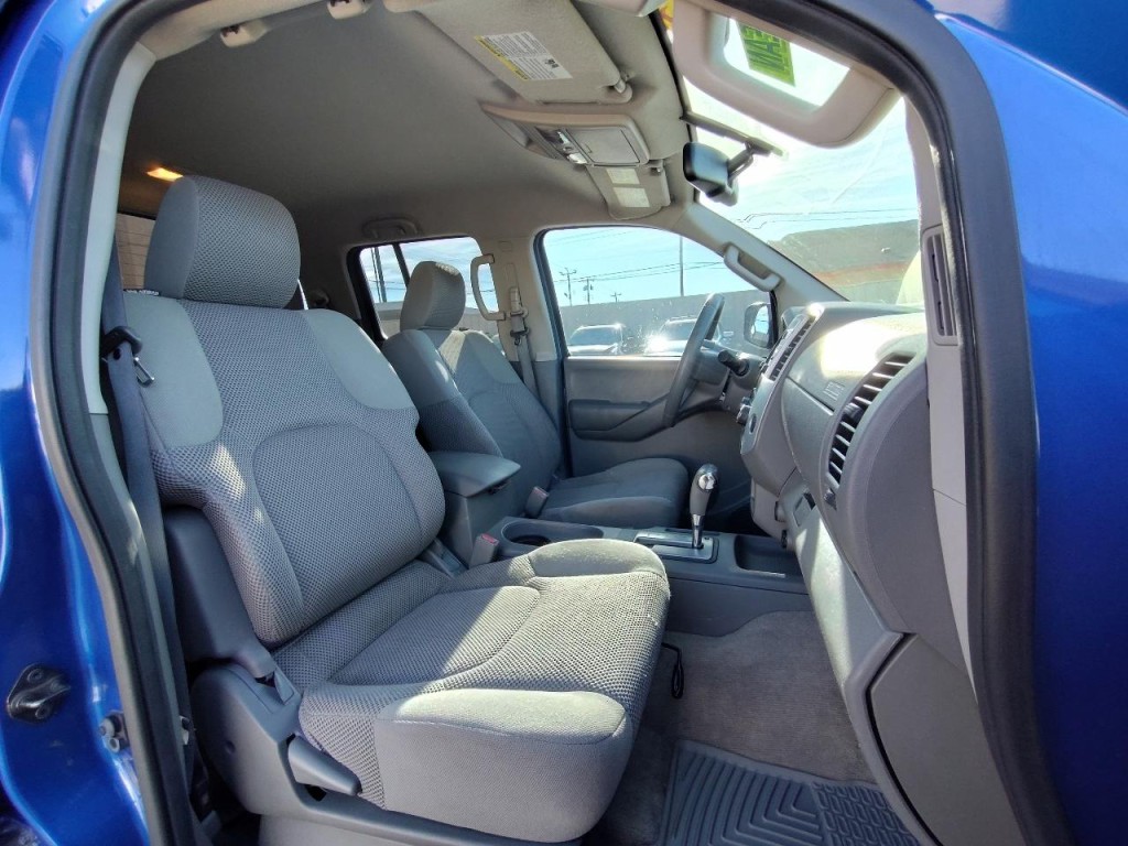 2012 Nissan Frontier Image 36