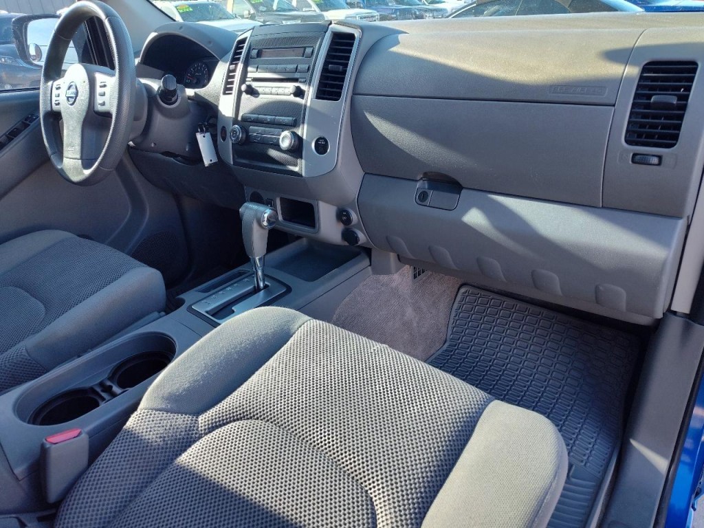 2012 Nissan Frontier Image 37