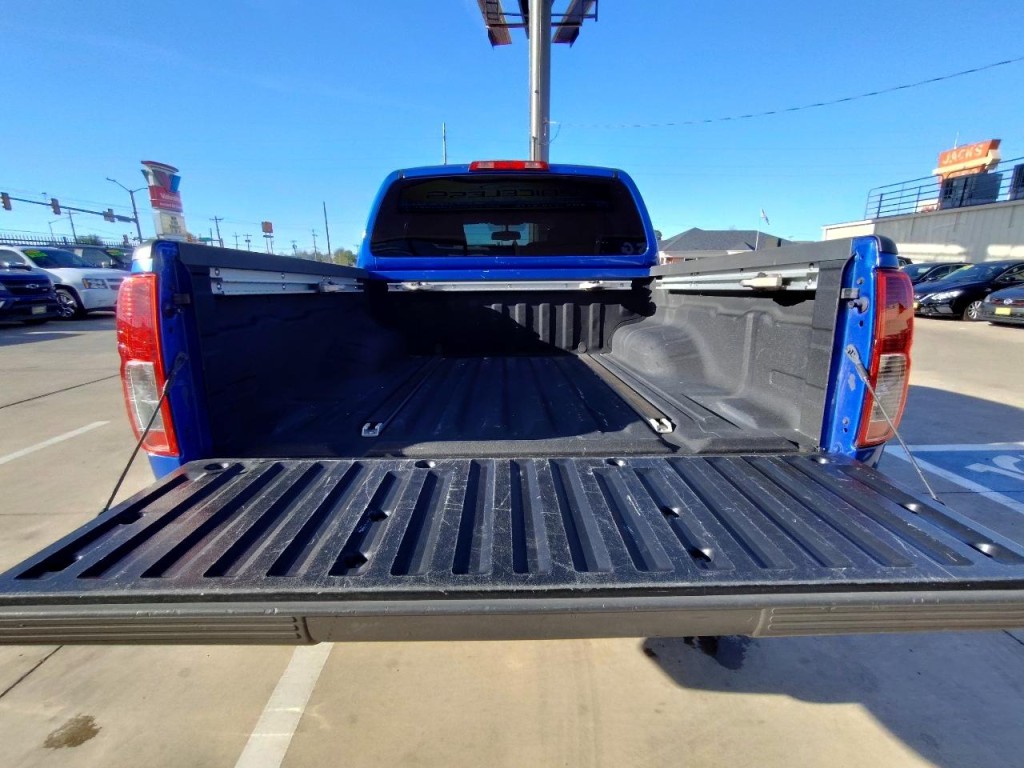2012 Nissan Frontier Image 38