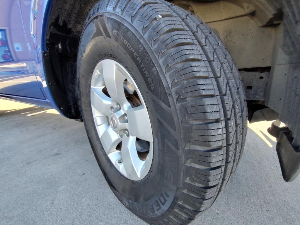 2012 Nissan Frontier Image 40