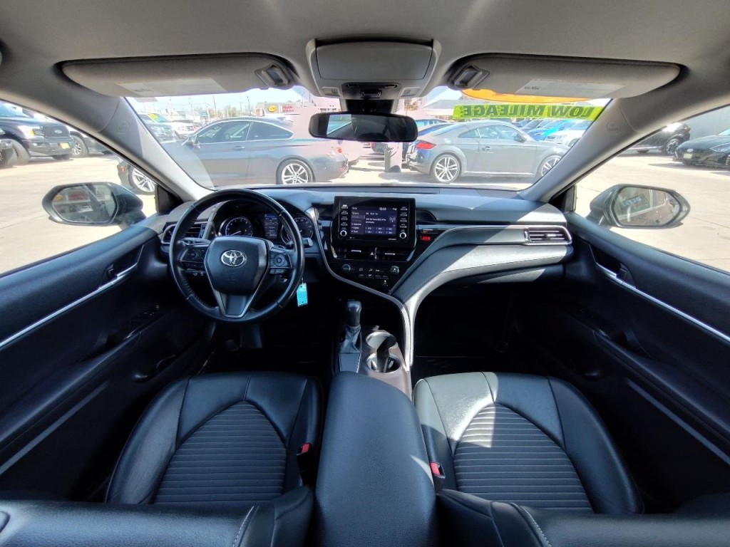 2021 Toyota Camry Image 32