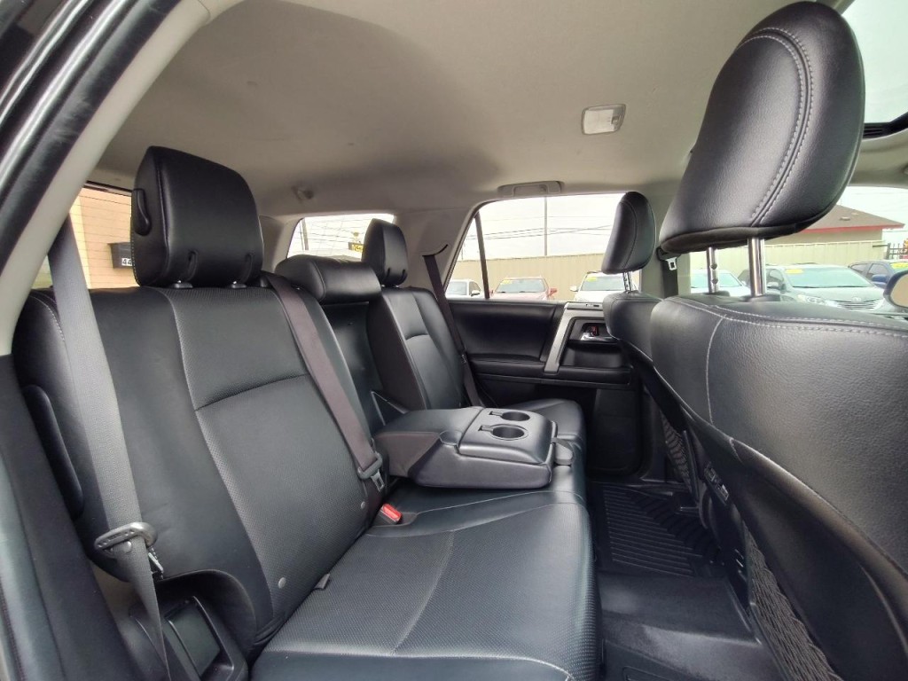 2018 Toyota 4Runner Image 32