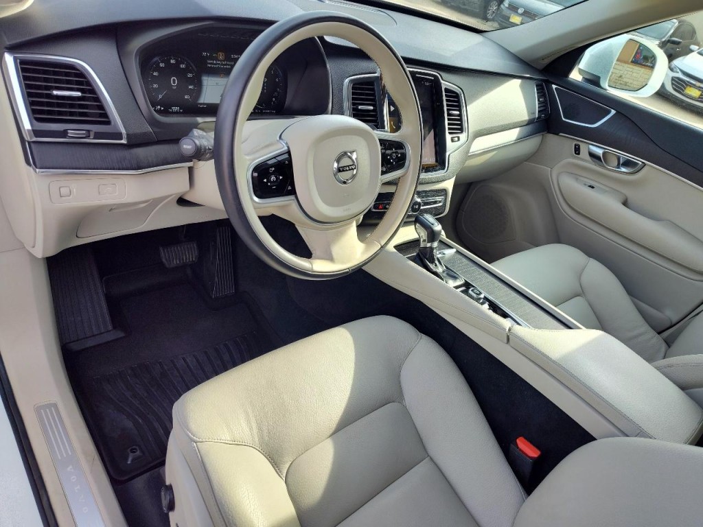 2020 Volvo XC90 Image 17