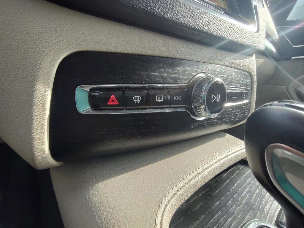 2020 Volvo XC90 Image 24