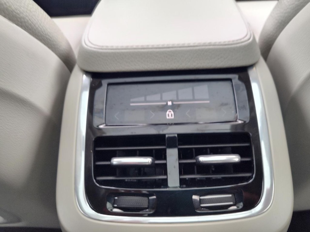 2020 Volvo XC90 Image 37