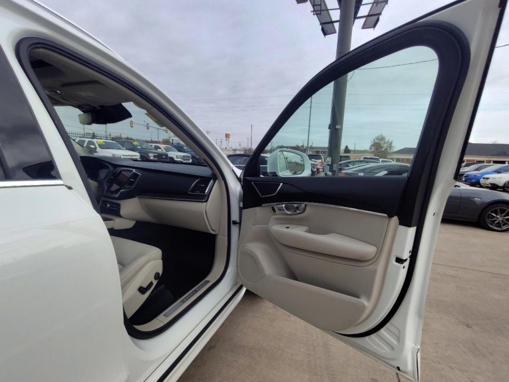 2020 Volvo XC90 Image 40