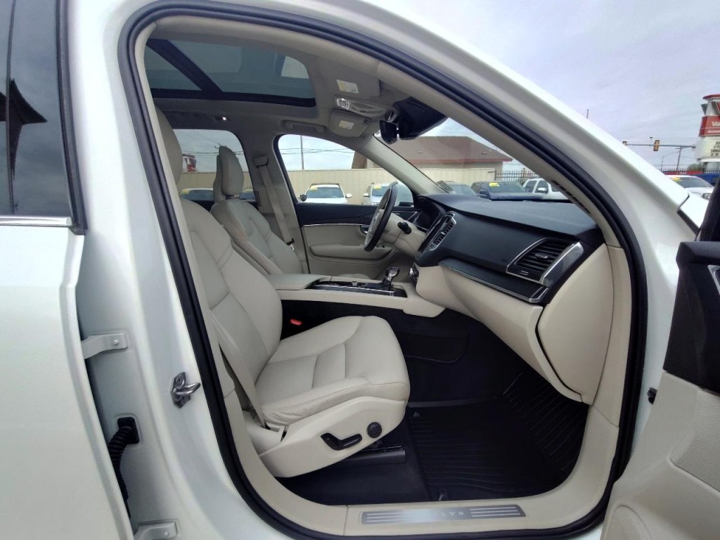 2020 Volvo XC90 Image 41